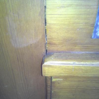 Photo Spachtemasse mit Asbest auf Holz