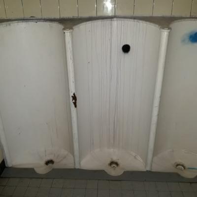 Photo: Pissoir aus Faserzement