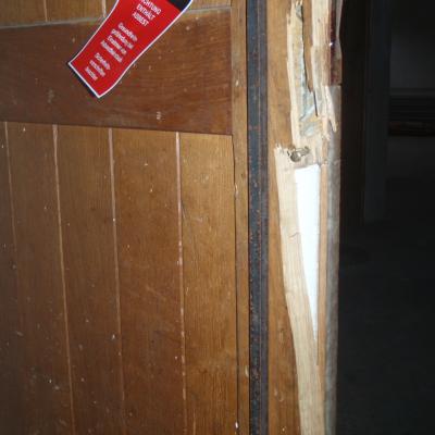 Dämmung einer Brandschutztüre mit einer Leichtbauplatte